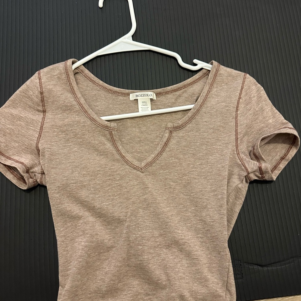 Bozzolo Women's Tan Short Sleeve V-Neck Tee